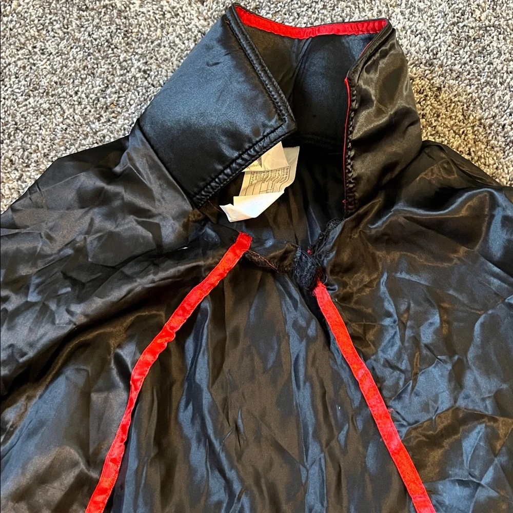 🎃Spirit Halloween Black and White Vampire Costume for Kids, Size Medium 8-10